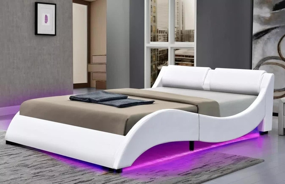 King Size Khung giường bọc nệm mềm mại Hình dạng đường cong bằng da tổng hợp PU với đầu giường LED