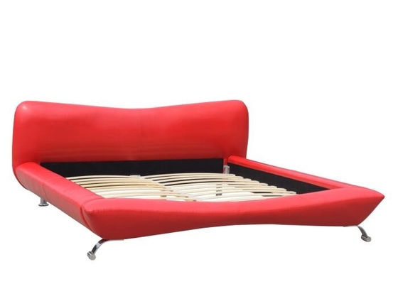 Khung giường bằng da giả màu đỏ Gỗ dán sang trọng Kích thước vua 84cm