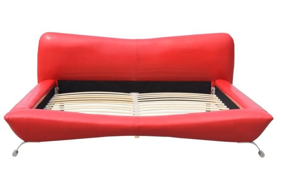 Khung giường bằng da giả màu đỏ Gỗ dán sang trọng Kích thước vua 84cm